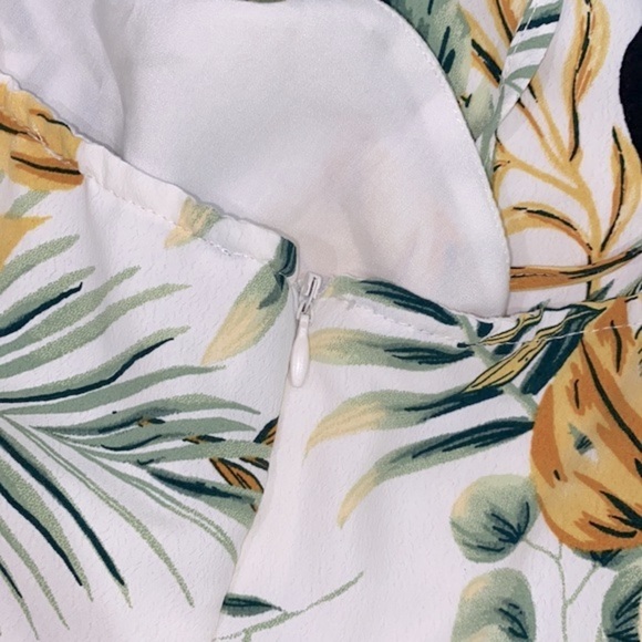 J.O.A floral vacay romper size large - Picture 6 of 12